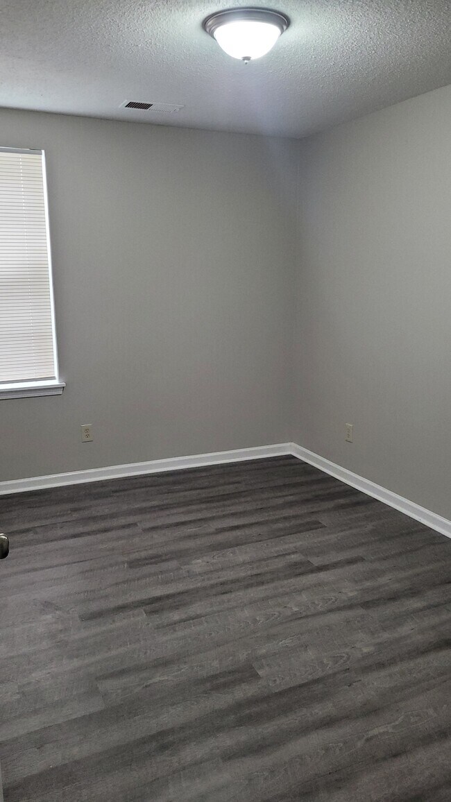 Building Photo - 7031 S Estacada Way