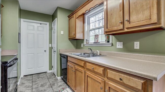 Building Photo - 18396 Peyton Ln