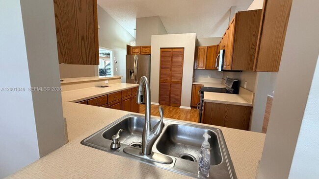 Building Photo - 11540 NW 27th Ct