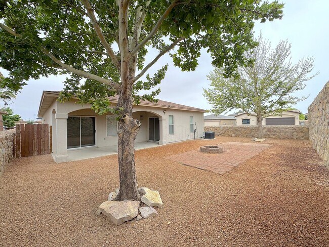 Building Photo - Northeast El Paso 3 Bed/2 Bath Refrig A/C