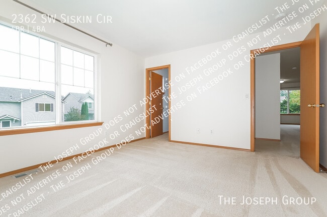 Building Photo - 2362 SW Siskin Cir