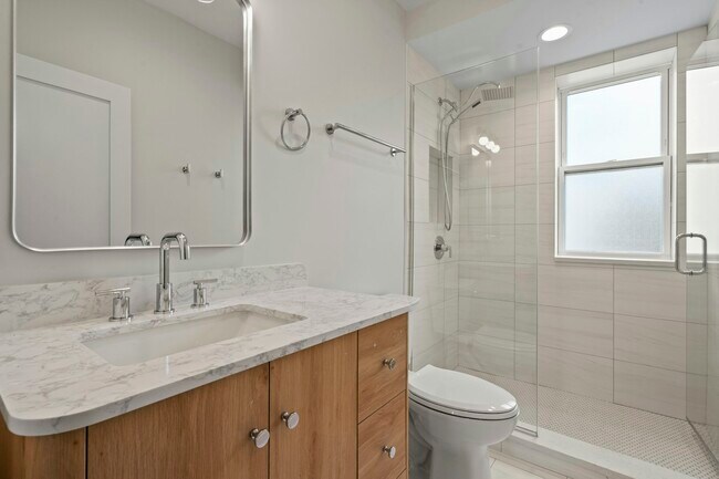 Building Photo - 432 S Maple Ave