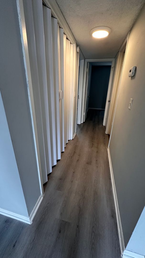 Building Photo - $775 - 2 bed 1 bath - Second floor Apartme...