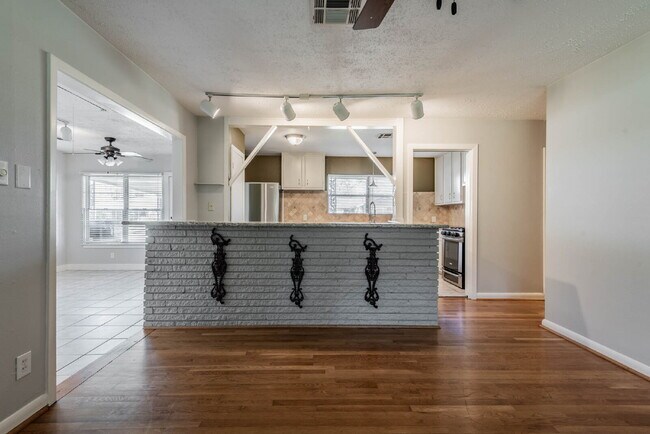 Building Photo - 1439 Richelieu Ln