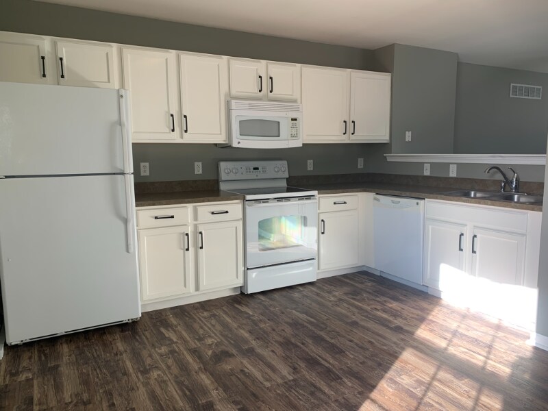 Building Photo - 351 Paradee Dr