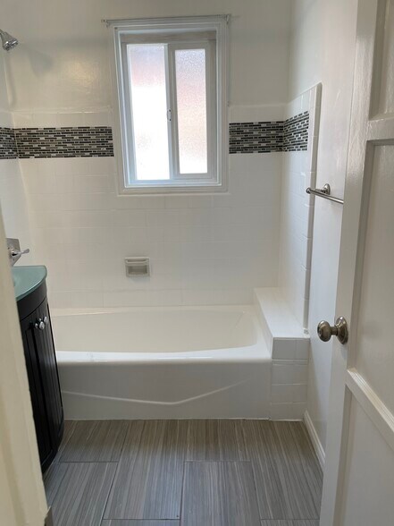 Building Photo - 702 S Pacific Coast Hwy