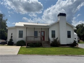 Building Photo - 618 Liberty Pk Dr