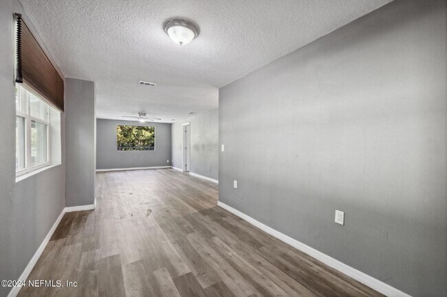 Building Photo - 3Bd Rental Available, Minutes from San Marco!