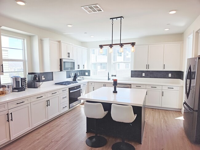 Building Photo - 27589 Sanctuary Ct