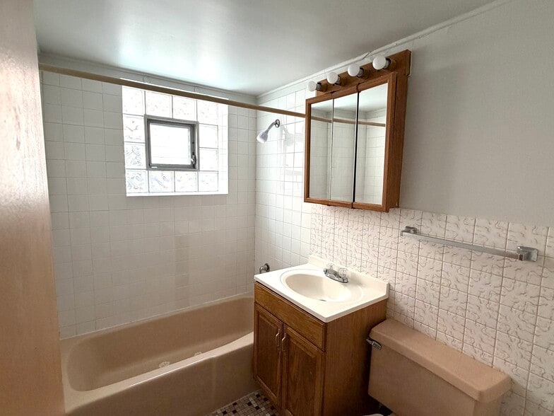 Building Photo - 1617 N 35th Ave