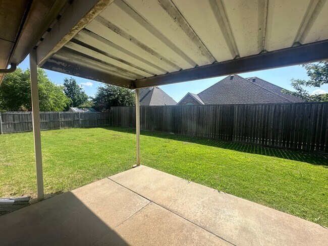 Building Photo - 7110 Creekstone
