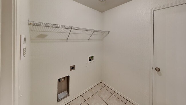 Building Photo - 3 Bedroom 2 Bath with 2 Car Garage - Moore...