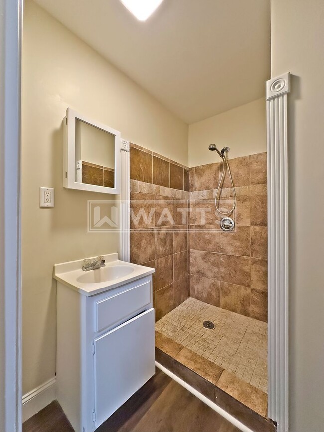 Building Photo - 3-Bedroom, 2-Bath Home in Center Point