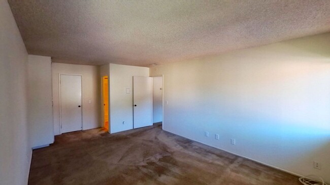 Building Photo - Charming 1 Bedroom 1 Bathroom Unit in Redl...