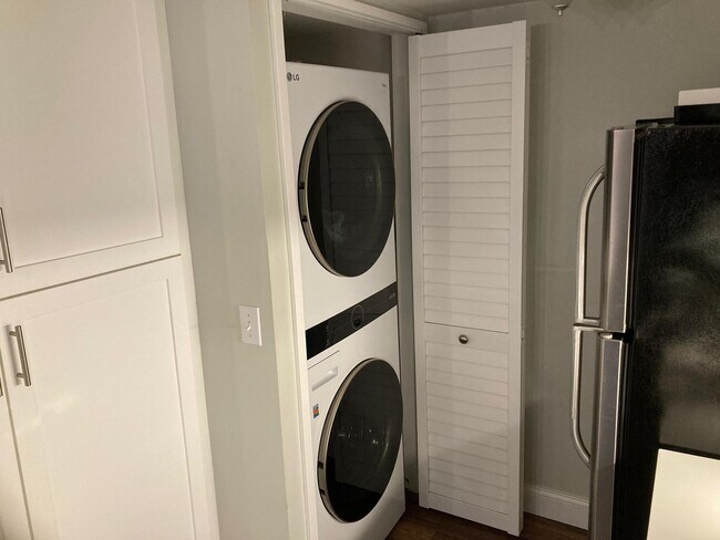 Building Photo - 1610 N 42ND Cir