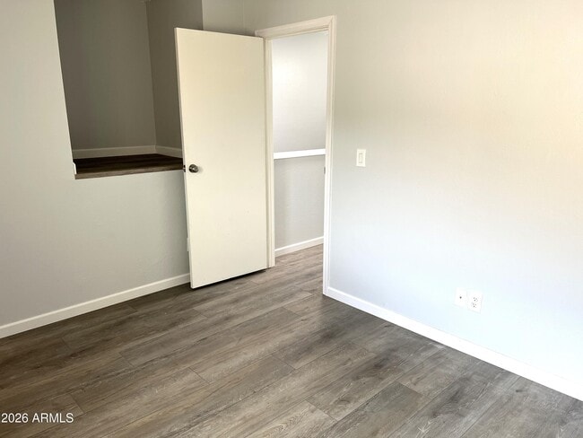 Building Photo - 1601 W Sunnyside Dr