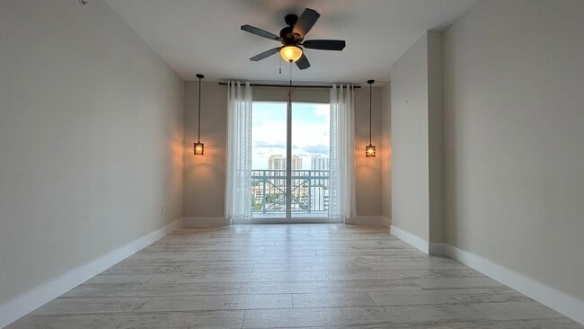Building Photo - 403 S Sapodilla Ave