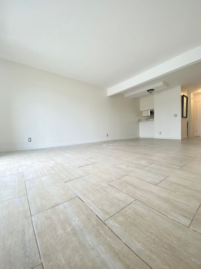 Building Photo - 16046 Wyandotte St