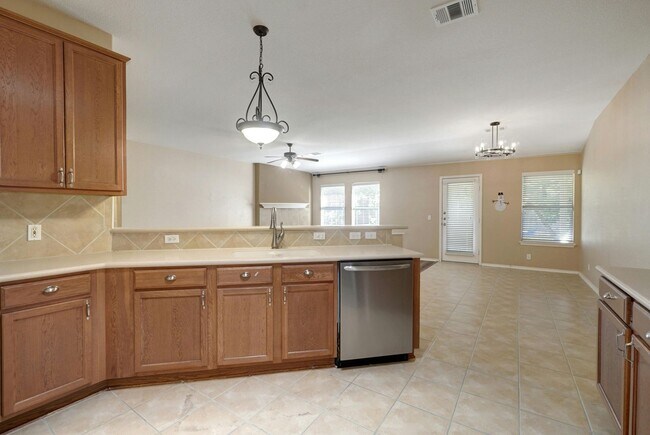 Building Photo - Spacious 4-Bedroom Gem with Office in Desi...