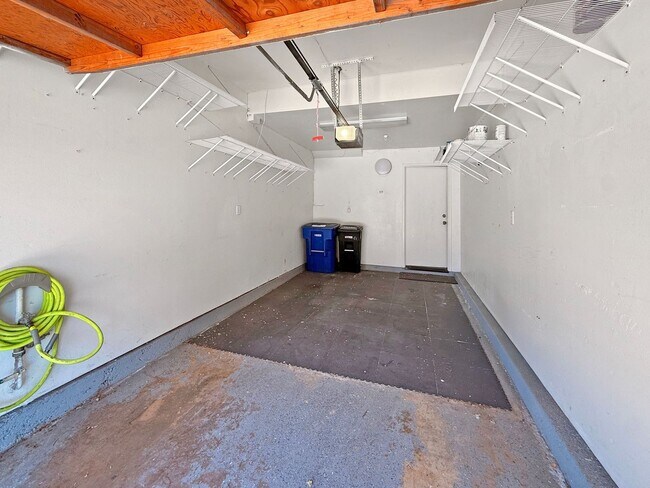 Building Photo - 2-Bedroom Townhome with Loft in Prime El C...