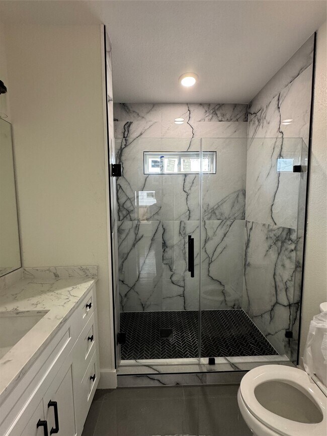 Building Photo - 923 Adele St