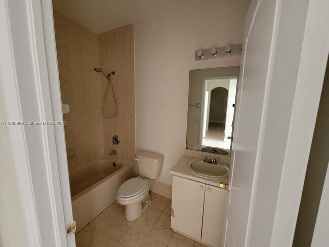 Building Photo - 2900 SE 17th Ave