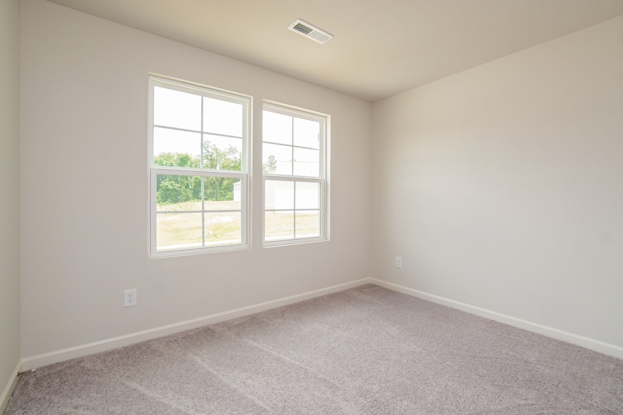 Building Photo - 1055 Manor Dr