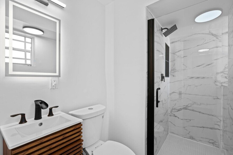 Primary Photo - 1607 Hayes St