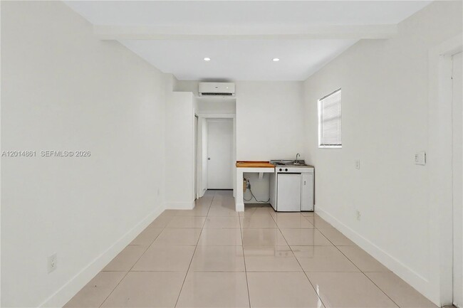 Building Photo - 10710 SW 43rd Ln