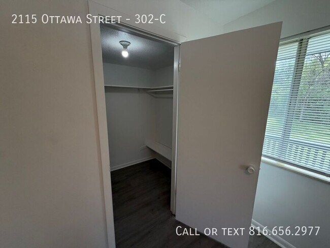 Building Photo - 2115 Ottawa St