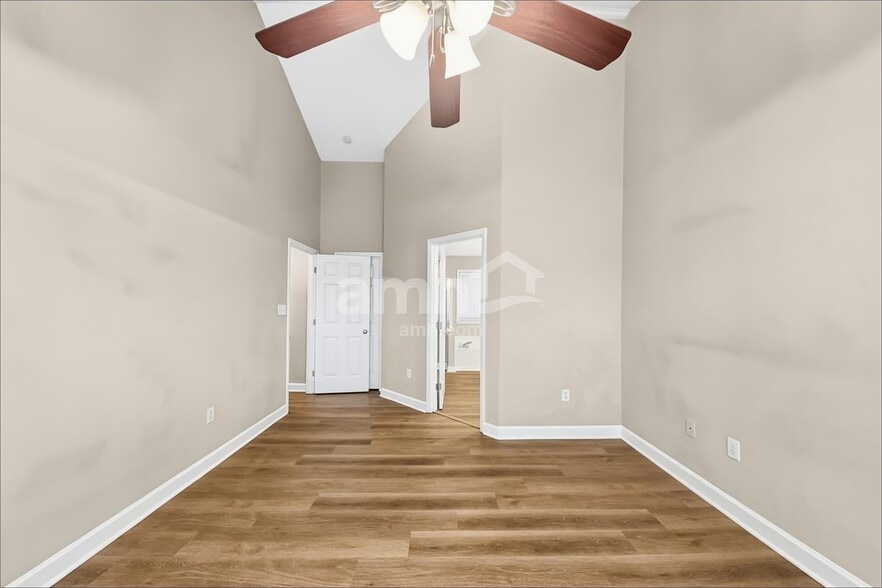 Building Photo - 4304 Southern Oak Dr