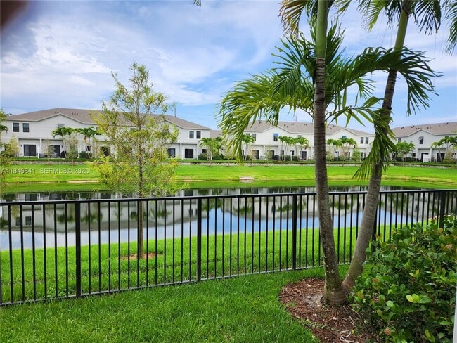 Building Photo - 880 NW 3rd Way