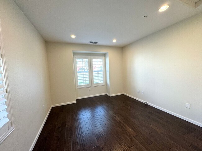 Building Photo - Perfect Shape Single Family Home in Dublin Hills