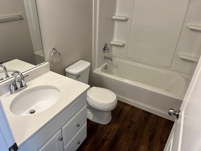 Full Bath #2 - 587 Parkside Way