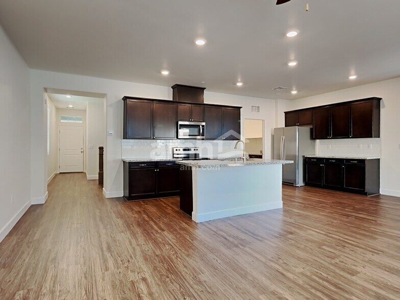 Building Photo - 4739 Tree Swing St