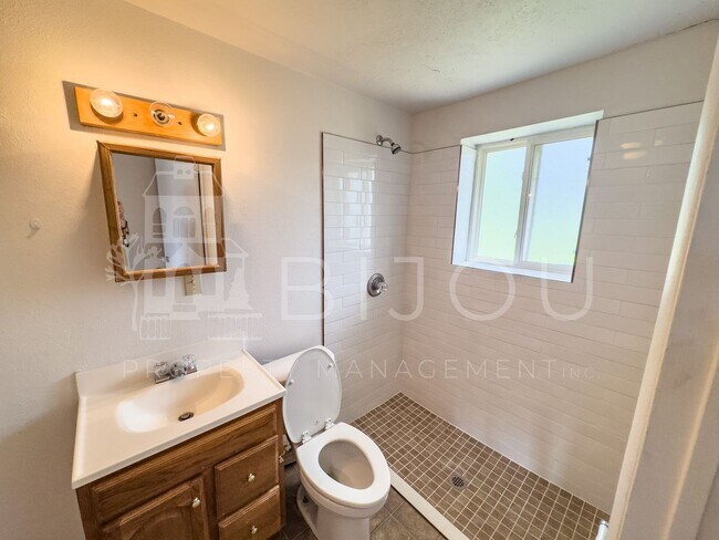 Building Photo - 206 Catalina Pl