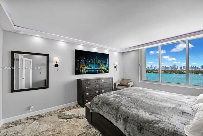 Building Photo - 1000 West Ave