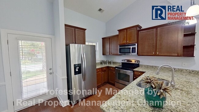 Building Photo - End Unit Townhome on One Level