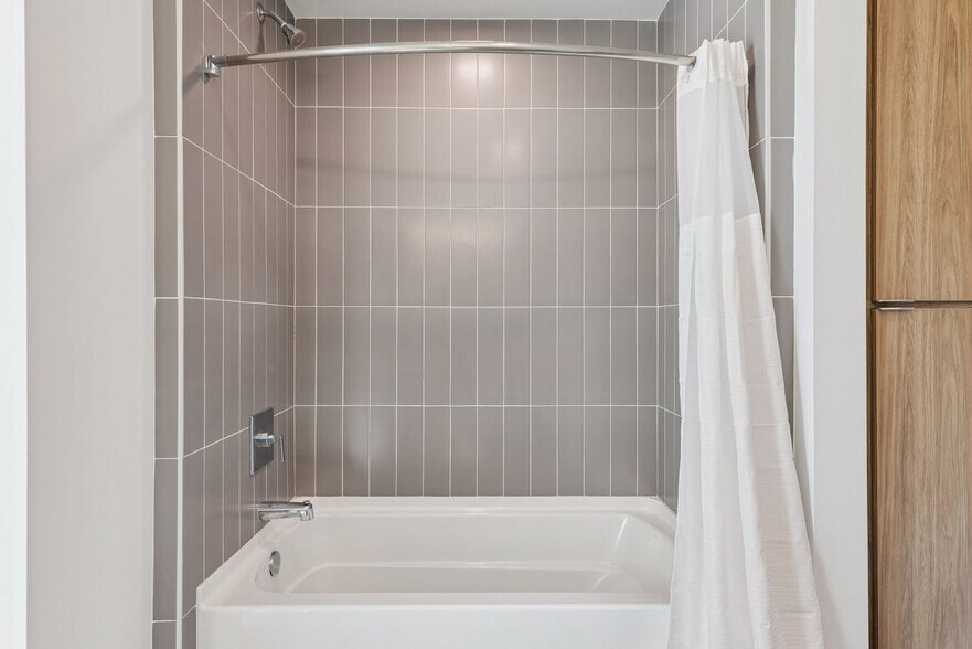 Building Photo - 222 E Jefferson St