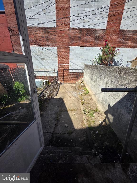 Building Photo - 1137 Buttonwood St