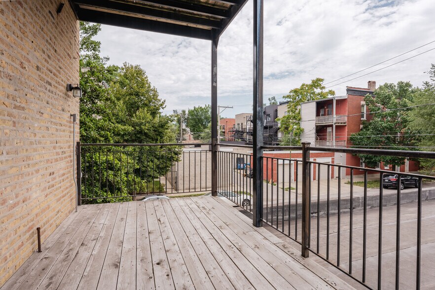 Building Photo - 2701 W Thomas St