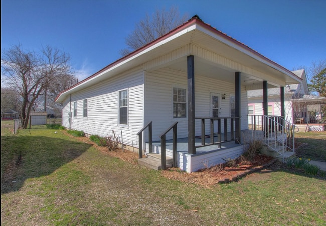 Building Photo - 3 Bed, 2 Bath in Claremore- Available Now!