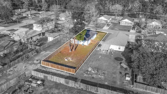 Building Photo - Charming single story 3-bedroom, 2-bath home nestled in a quiet, well-established neighborhood in...