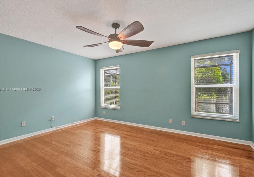 Building Photo - 8820 Woodside Ct