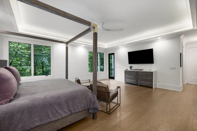 Building Photo - 306 Pinecrest Rd NE