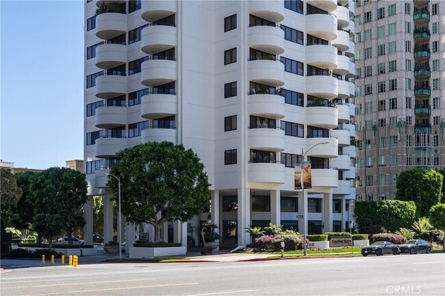 Building Photo - 10560 Wilshire Blvd