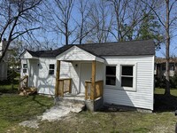 Building Photo - 5729 E State Line Rd