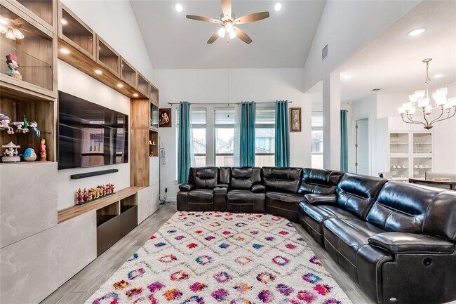 Building Photo - 833 Whitetail Dr
