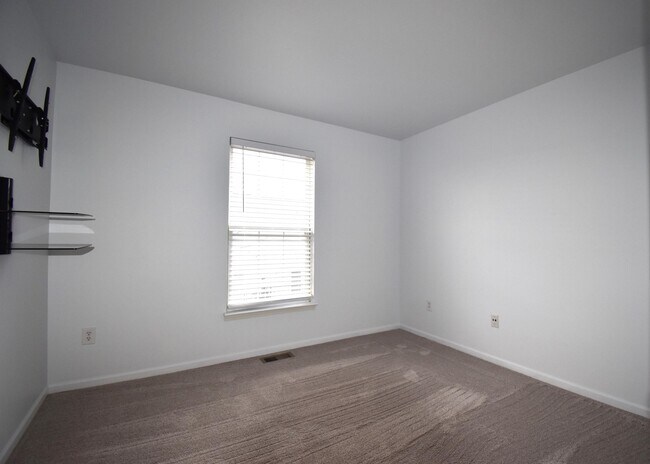 Building Photo - 44725 Ellery Ln