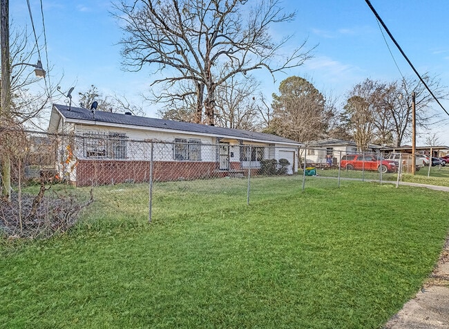 Building Photo - 1121 Wheeler St